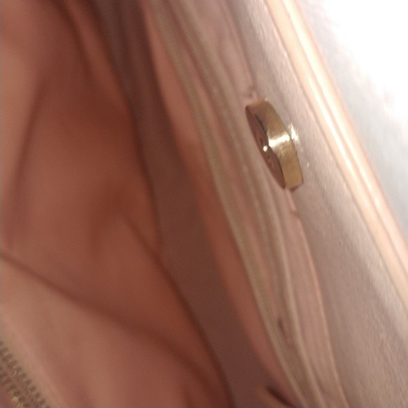 $198 BCBG | large structured faux leather key blush baby pink footed handbag - Picture 5 of 8